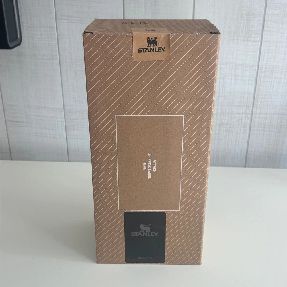 Stanley Quencher H2.0 Tumbler Black with Iridescent Lid - Picture 6 of 8